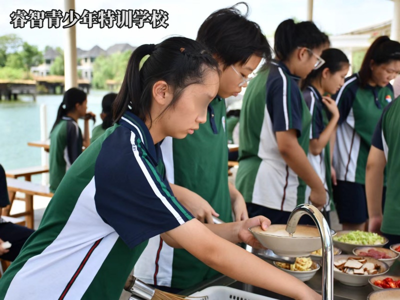 睿智青少年特训学校举办千龙湖野炊活动